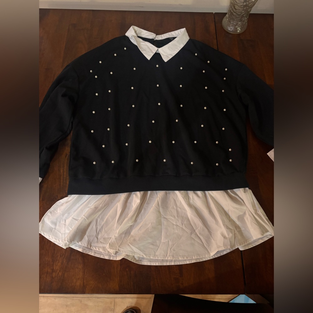 Black pearl Sweater with White Collar and Hem